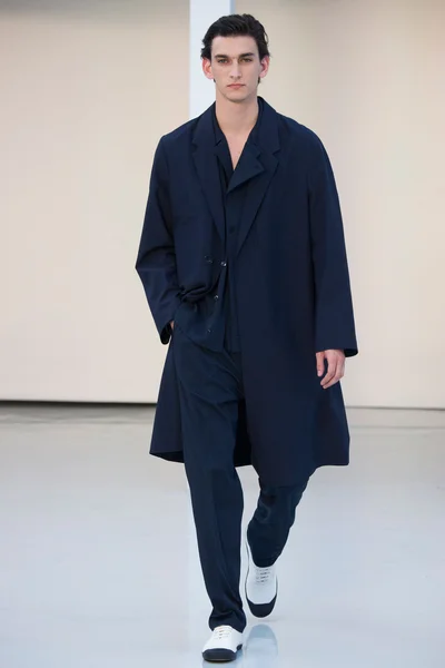 Look 18